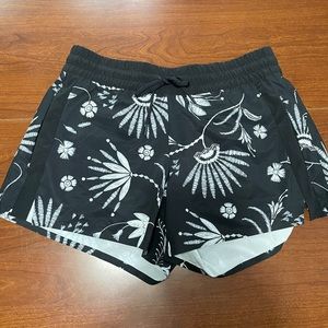 Athleta Shorts Women’s Size 6 Never Worn!